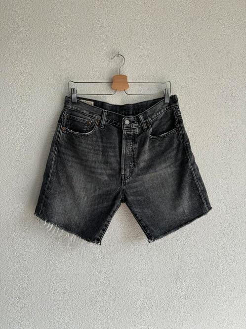 Levi’s 501 denim short, Kleding | Heren, Spijkerbroeken en Jeans, Zo goed als nieuw, W33 - W34 (confectie 48/50), Grijs, Ophalen of Verzenden