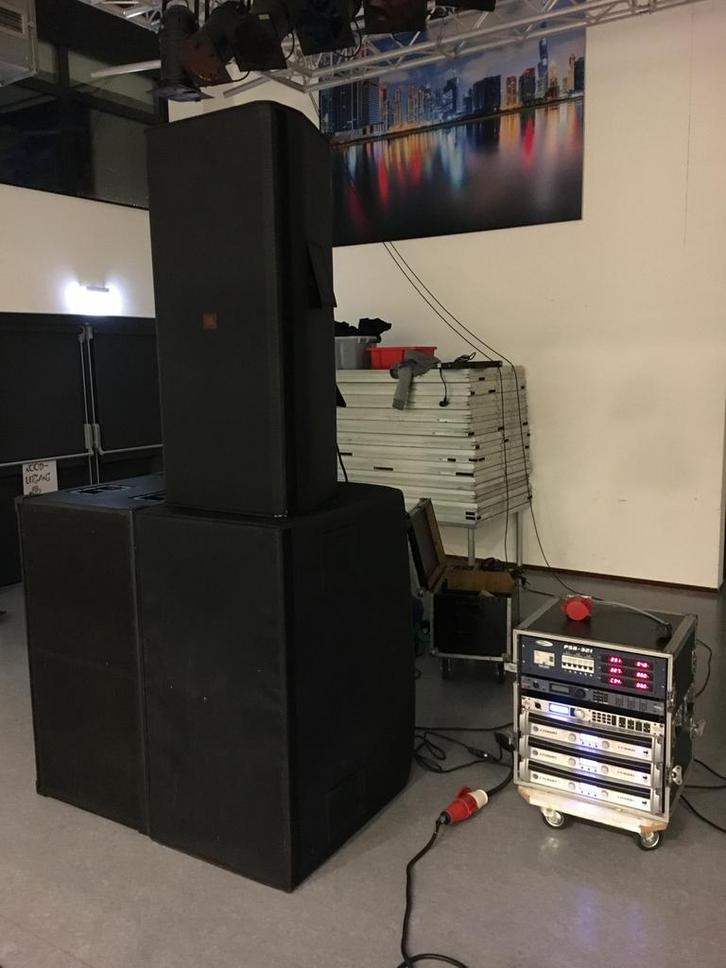 JBL Geluidset SRX725 & Custom Subs, Audio, Tv en Foto, Professionele Audio-, Tv- en Video-apparatuur, Gebruikt, Audio, Ophalen