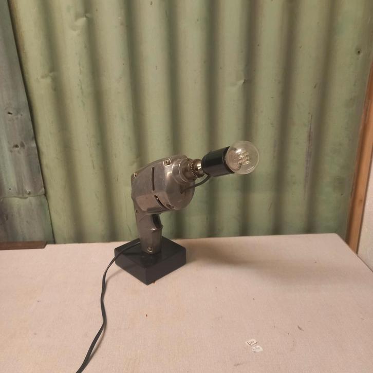 Industriële lamp van oude boormachine- upcycling-mancave, Huis en Inrichting, Woonaccessoires | Overige, Ophalen of Verzenden