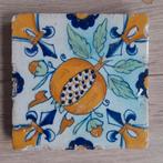 Antieke tegel granaatappel, 16e/17e eeuw, Antiek en Kunst, Antiek | Wandborden en Tegels, Ophalen of Verzenden