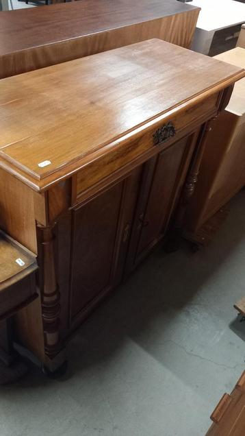 Antiek Meidenkastje Hout beschikbaar voor biedingen
