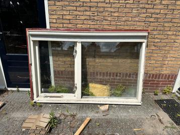 Houten kozijn 187x120 met raam beschikbaar voor biedingen