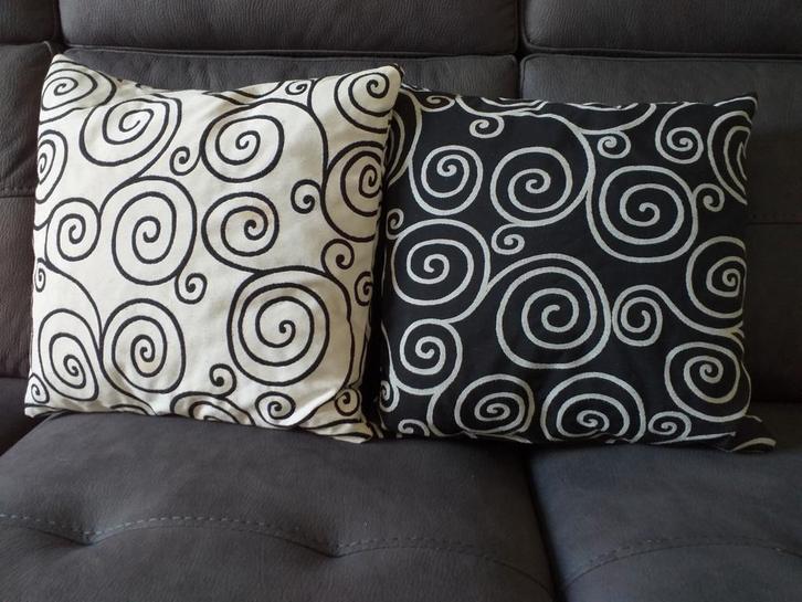 Set van 2 sierkussens met spiraalmotief, Huis en Inrichting, Woonaccessoires | Kussens, Ophalen of Verzenden