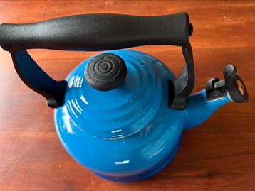 Le creuset fluitketel azuurblauw beschikbaar voor biedingen