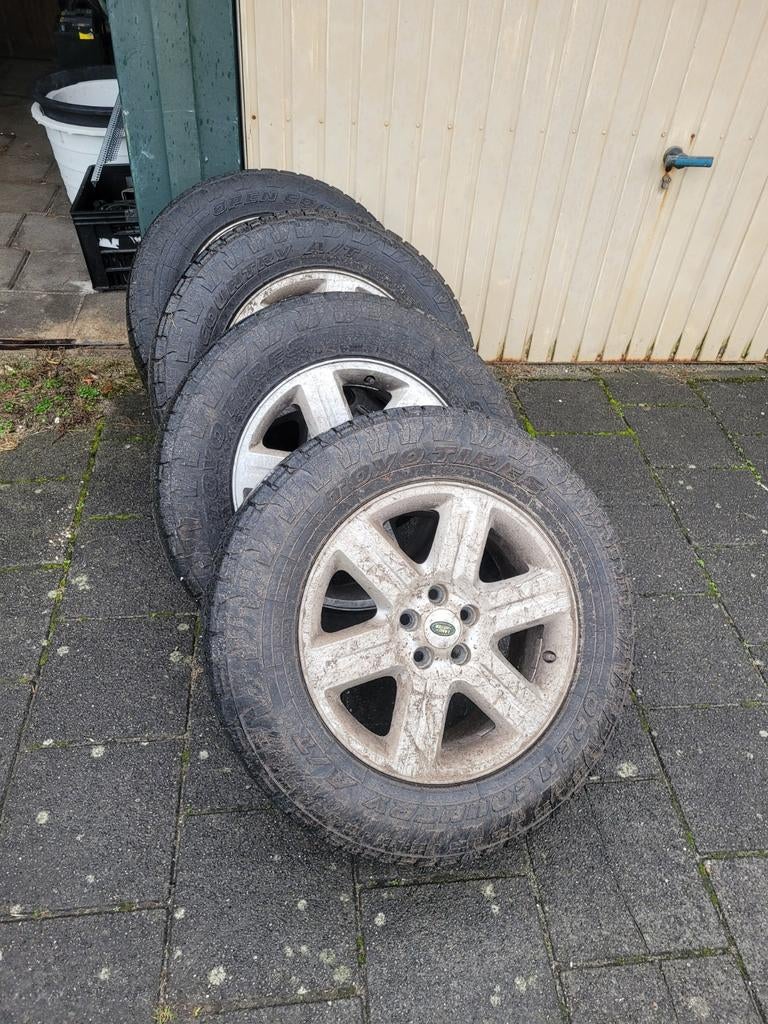 235/65 R17 toyo tires AT banden op freelander 2 velgen., Auto-onderdelen, Banden en Velgen, Ophalen, Gebruikt, Banden en Velgen