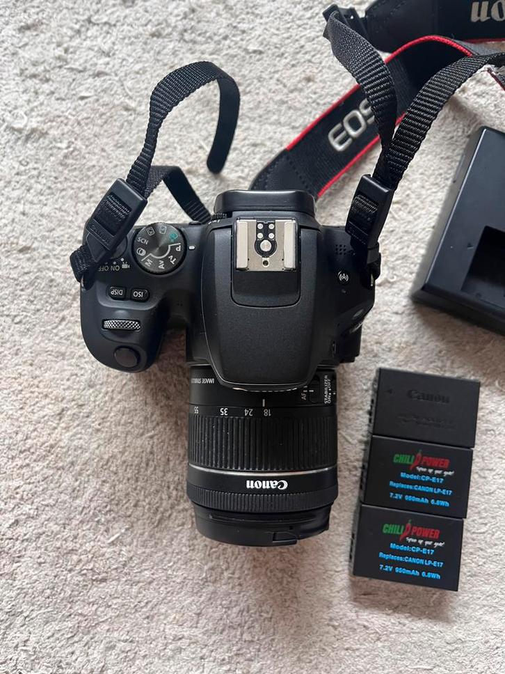 Canon EOS 200D kit met 2 lenzen en 3 batterijen, Audio, Tv en Foto, Fotocamera's Digitaal, Gebruikt, Spiegelreflex, Canon, Geen optische zoom