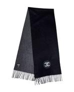 CHANEL Zwart grijs cashmere sjaal. 215 X 38 cm, Maat 46/48 (XL) of groter, Ophalen of Verzenden, Zo goed als nieuw, Sjaal