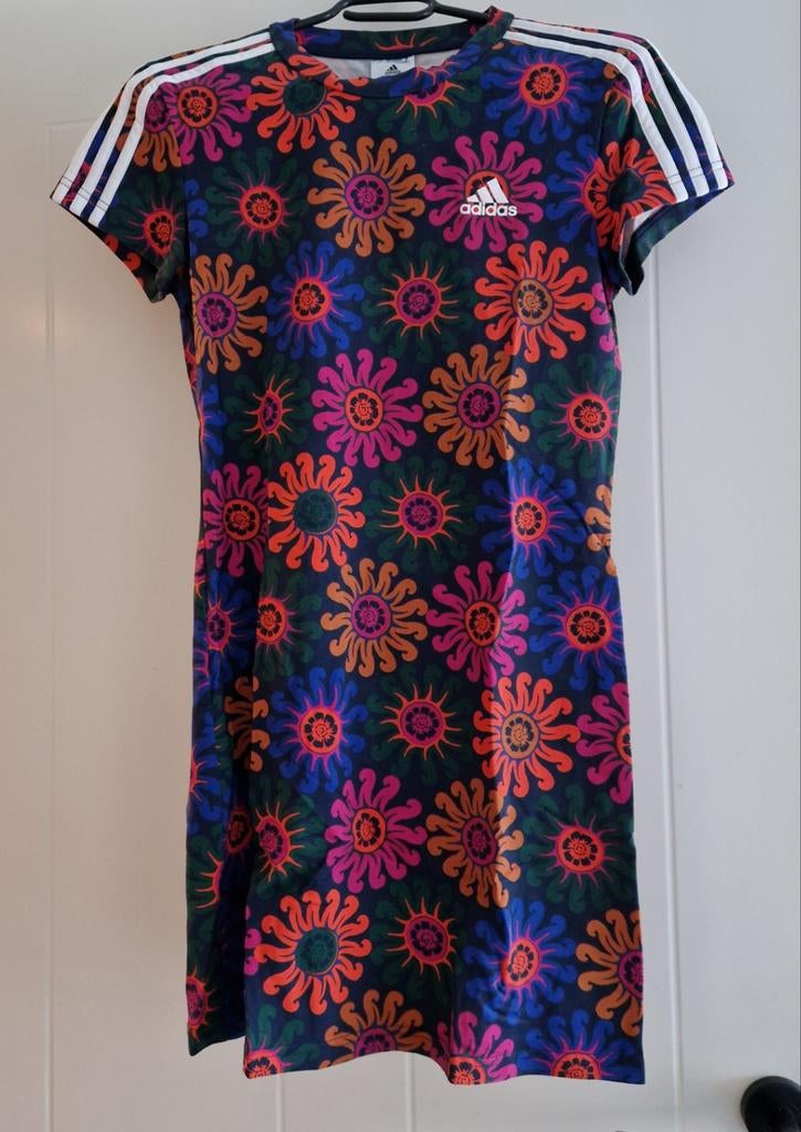 Adidas Jurk met Bloemenprint - Maat xs, Kleding | Dames, Jurken, Overige kleuren, Adidas, Ophalen of Verzenden, Zo goed als nieuw
