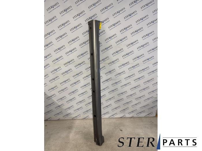 Zijskirt rechts van een Mercedes B-Klasse (748), Gebruikt, -, Ophalen of Verzenden, -