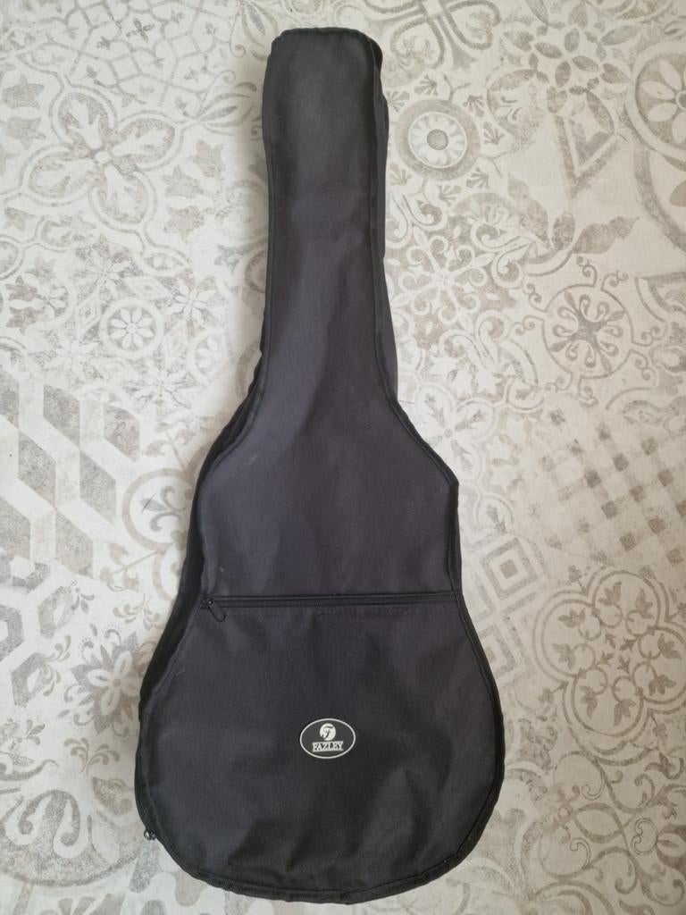 Zwarte Lapaz gitaar met hoes, Muziek en Instrumenten, Snaarinstrumenten | Gitaren | Akoestisch, Ophalen, Gebruikt, Klassieke of Spaanse gitaar