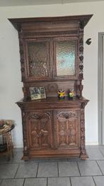 Antieke Mechelse kast met houtsnijwerk en glas, Ophalen