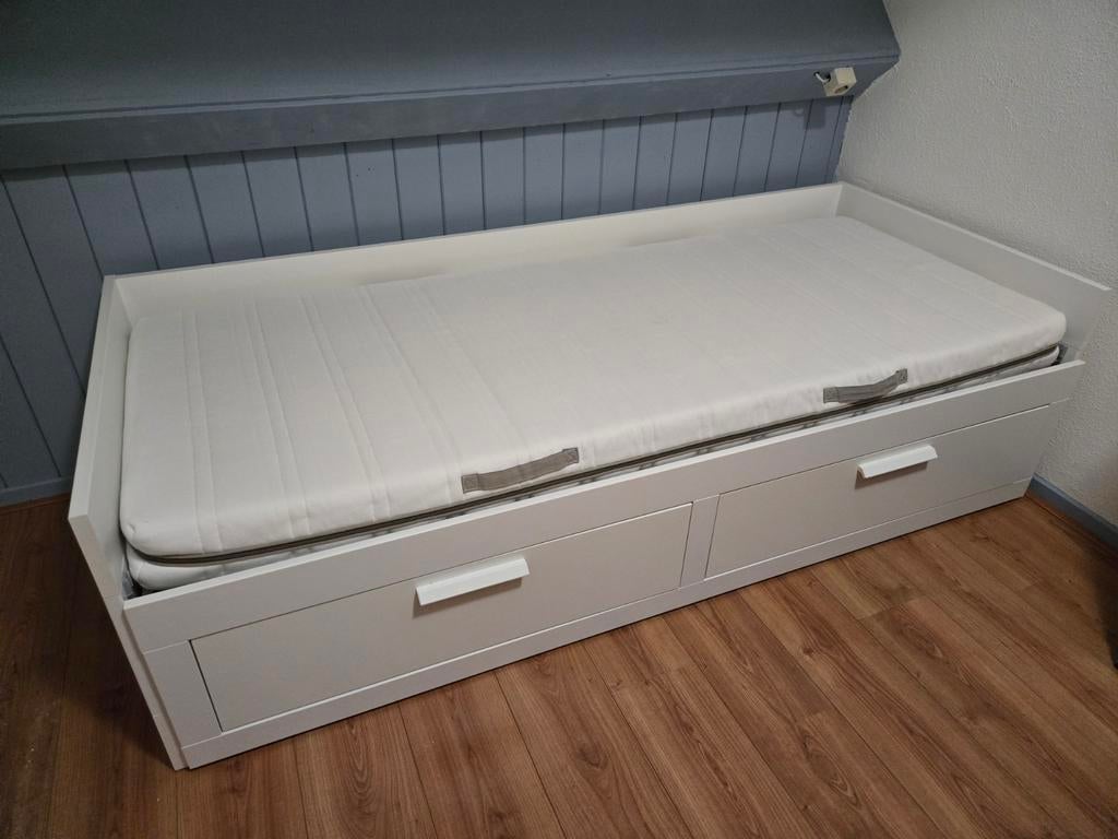 IKEA Brimnes bedbank met 2 lades en 2 matrassen, Ophalen, Eenpersoons, Wit, Zo goed als nieuw