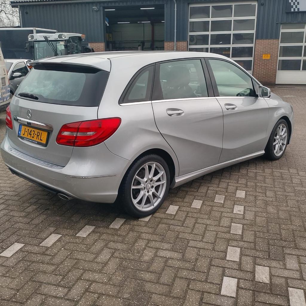 Mercedes-Benz B-klasse 180 Prestige, Auto's, Voorwielaandrijving, Stof, 4 cilinders, 122 pk
