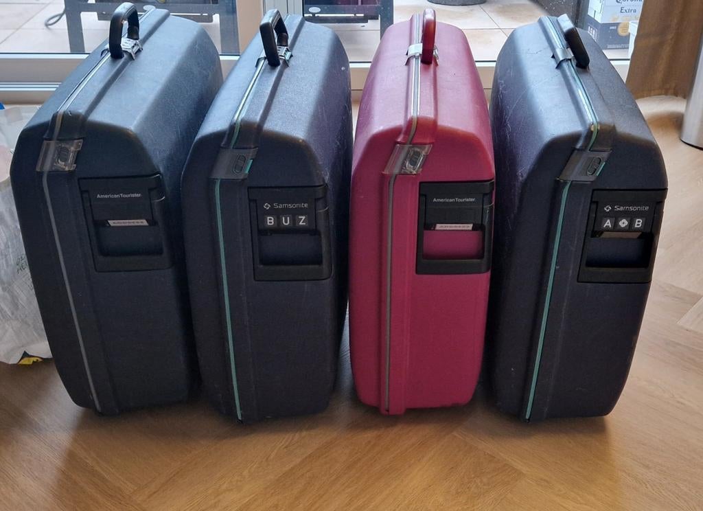 Samsonite Koffers - Set van 4 (3x Zwart, 1x Roze), Gebruikt, Hard kunststof, 35 tot 45 cm, Ophalen