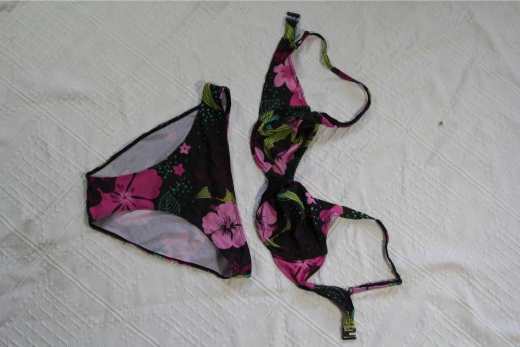 Mooie zwart-roze bikini.Mt M., Kleding | Dames, Badmode en Zwemkleding, Zo goed als nieuw, Bikini, Zwart, Ophalen of Verzenden