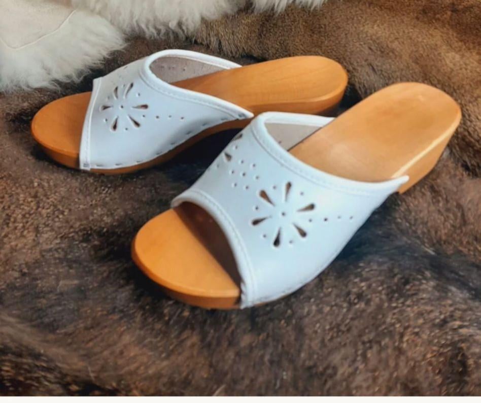 Witte slippers met houten zool, Ophalen of Verzenden