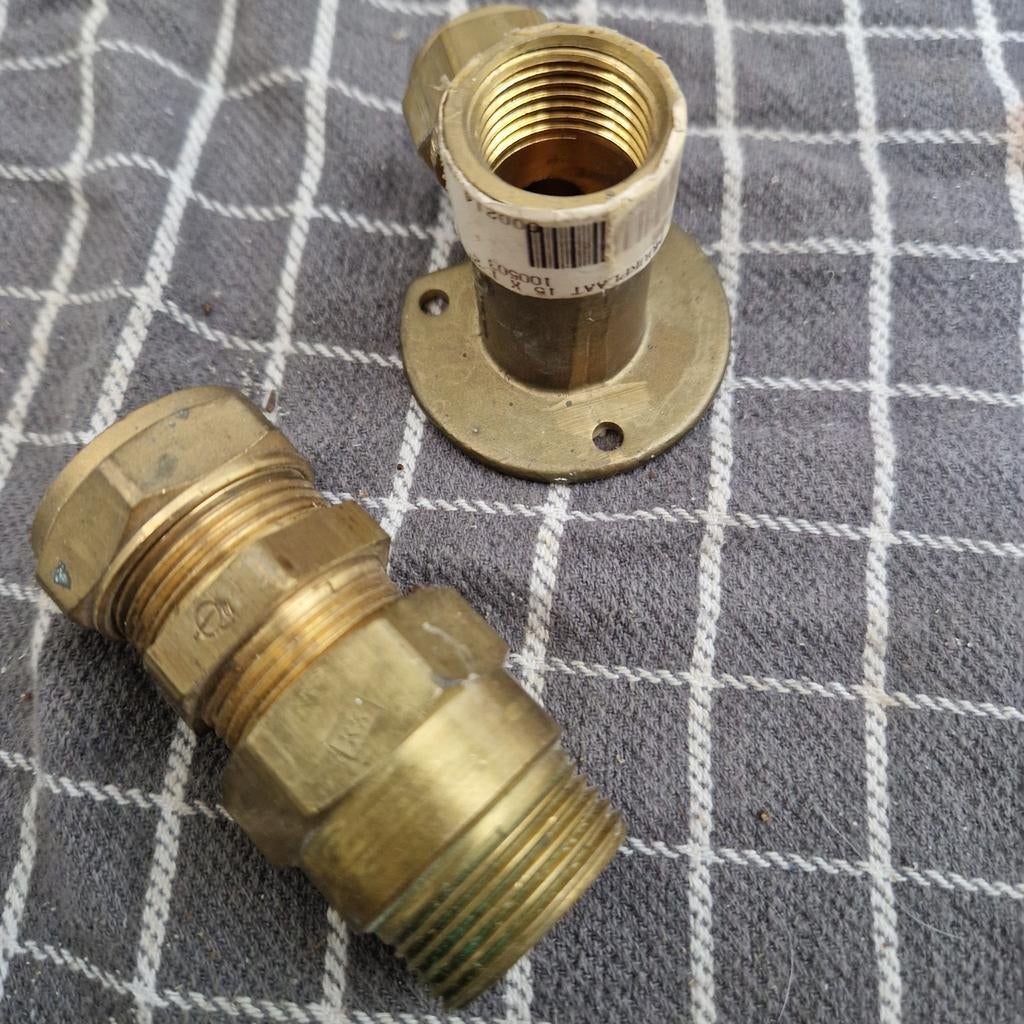 Messing koppelingen en muurplaat, Overige materialen, Overige typen, Nieuw, Minder dan 2 meter