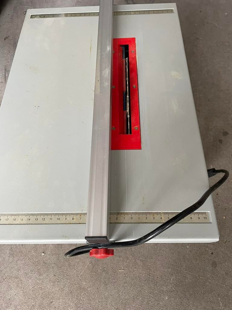 Tafelcirkelzaag - Agojama - 600W, Doe-het-zelf en Verbouw, Gereedschap | Zaagmachines, Ophalen, Gebruikt, Cirkelzaag, 600 tot 1200 watt