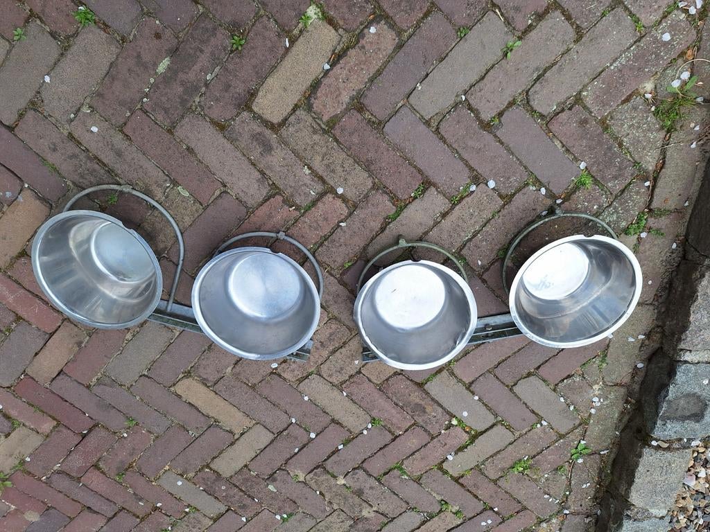Hondenvoerbakken, Ophalen, Gebruikt