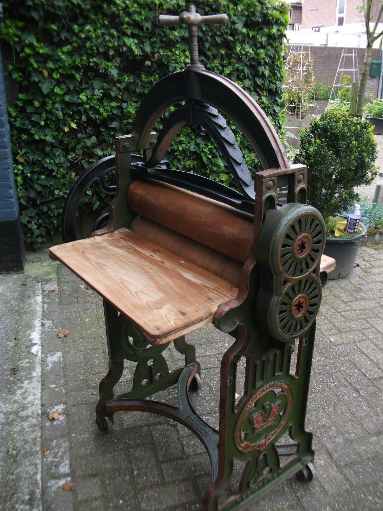 Antieken Mangel, Ophalen