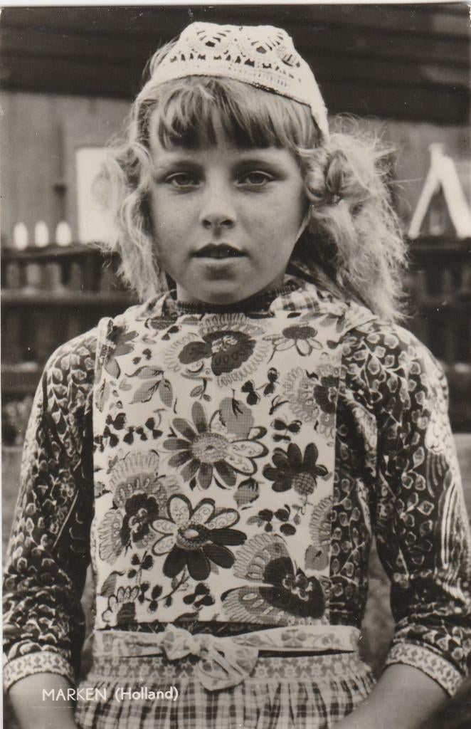 marken- meisje in klederdracht, Ophalen of Verzenden, Voor 1920, Klederdracht