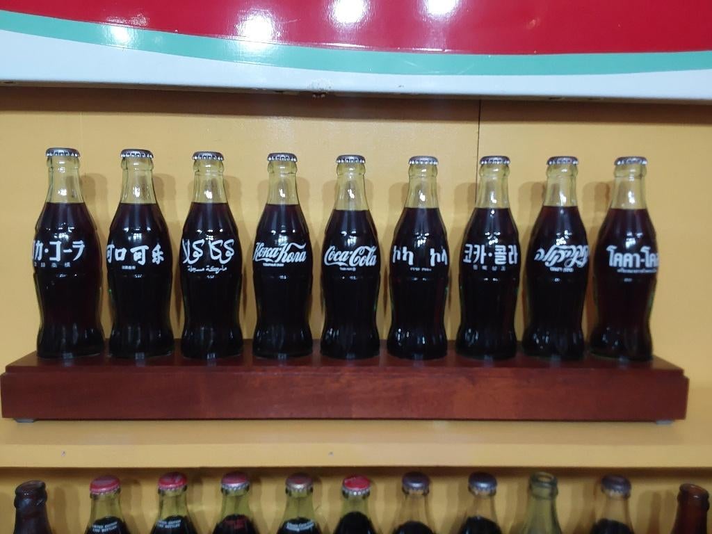 Coca Cola Flessen 100 Jarig Jubileum 9 verschillende, Verzamelen, Complete verzamelingen en Collecties, Ophalen of Verzenden