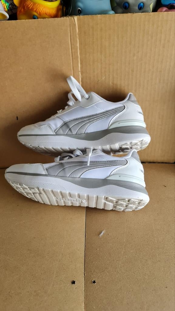 Nieuwe wit met zilveren Puma sneakers, Puma, Wit, Nieuw, Ophalen of Verzenden