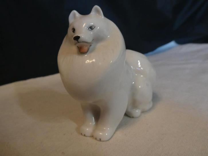 Vintage Lomonosov porseleinen beeldje van een Samojeed Spitz, Verzamelen, Beelden en Beeldjes, Gebruikt, Dier, Ophalen of Verzenden