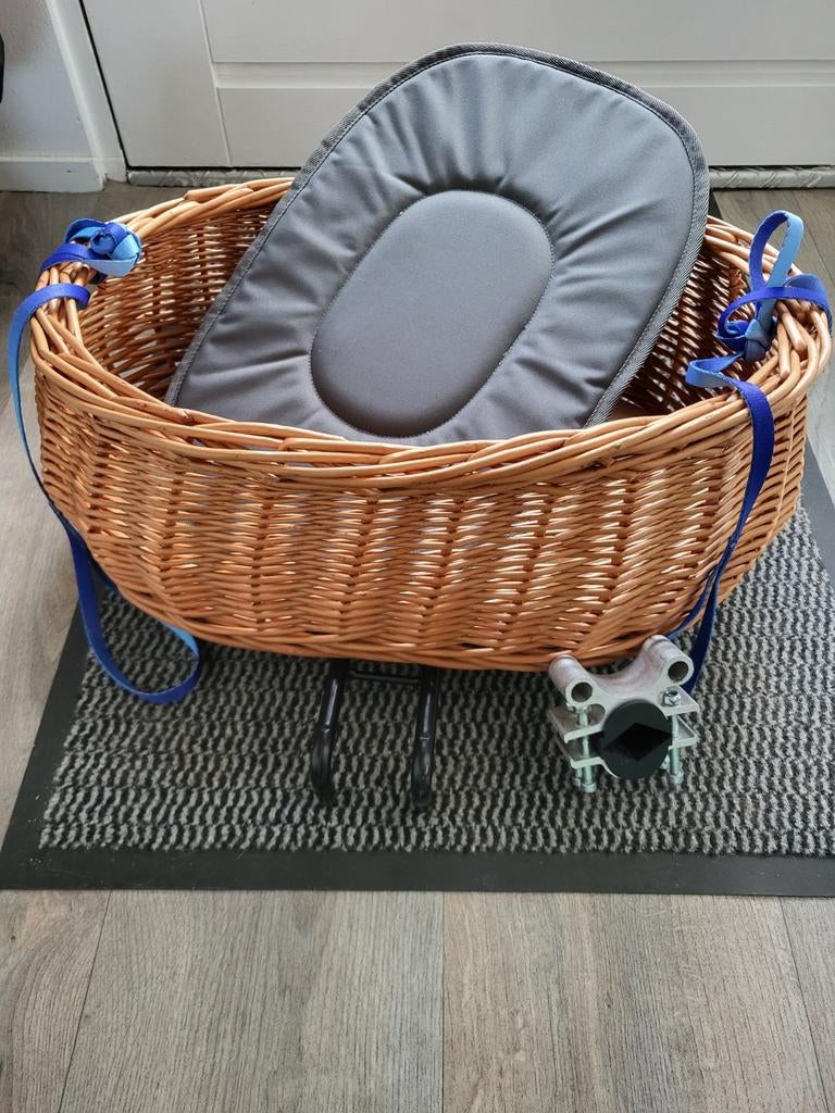 Rotan fietsmand met kussen en stuurbevestiging, Ophalen, Gebruikt, Onbekend, Stuurbevestiging
