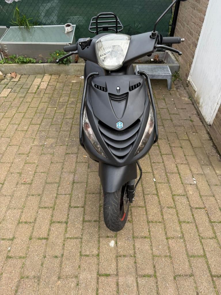 Zip 70cc 2tak zonder wok, Fietsen en Brommers, Scooters | Piaggio, Ophalen, Tweetakt, Zo goed als nieuw, 70 cc