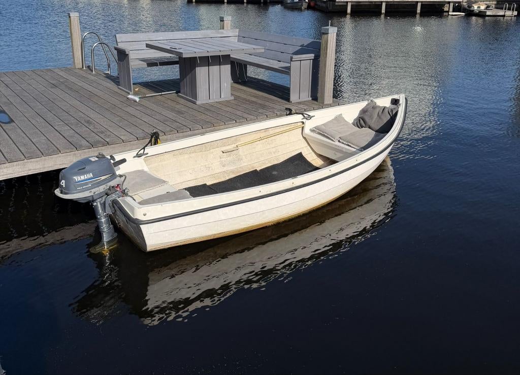 Polyester bootje met Yamaha buitenboordmotor 4kp, Watersport en Boten, Gebruikt, Ophalen of Verzenden, Minder dan 10 pk, Tot 6 meter