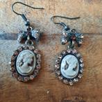 Diverse oorbellen voor gaatjes., Ophalen of Verzenden, Overige kleuren, Overige materialen