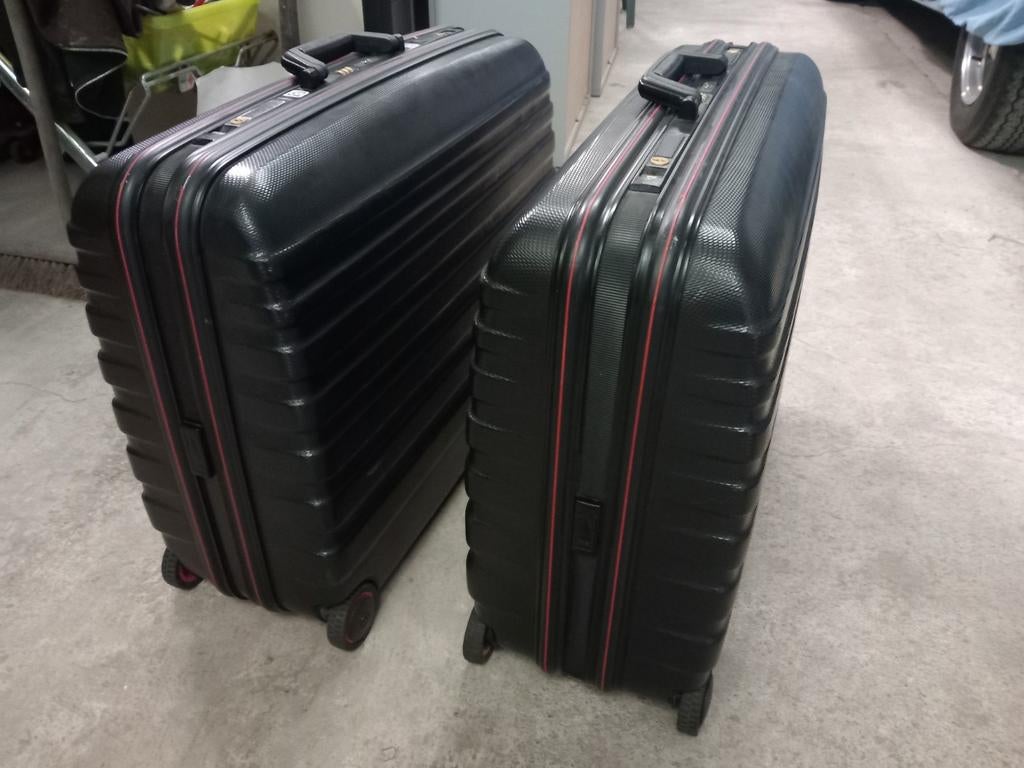 2 nette koffers. Merk style, Ophalen, Hard kunststof, 70 cm of meer, Wieltjes