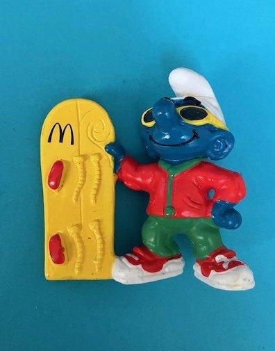 Leuke vintage snowboard Smurf McDonalds, Verzamelen, Smurfen, Ophalen of Verzenden, Gebruikt, Verschillende Smurfen, Poppetje, Figuurtje of Knuffel
