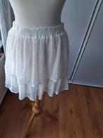 WIT GEVOERD KANTEN STROKEN ROKJE MAAT L, Maat 38/40 (M), Wit, Ophalen of Verzenden, Boven de knie