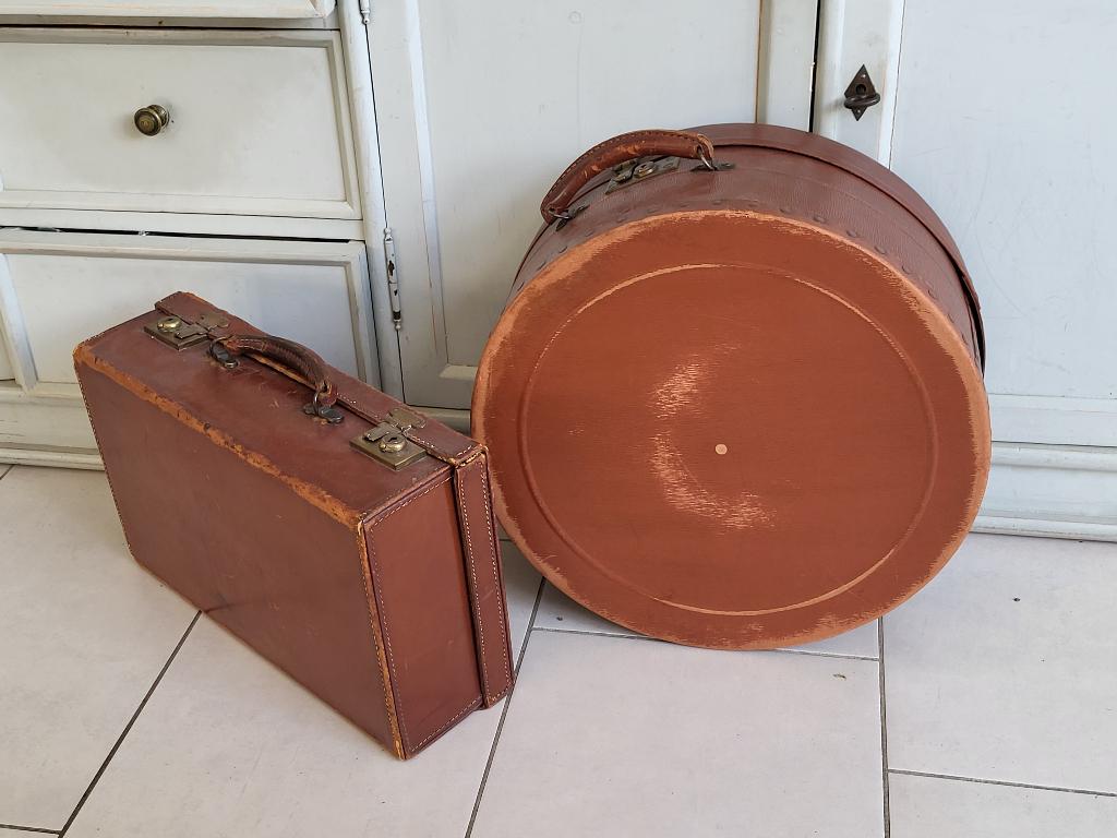 Oude leren koffer en een hoedendoos., Antiek en Kunst, Ophalen