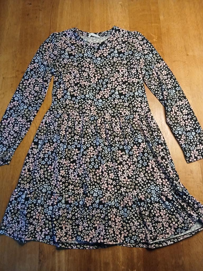 Bloemetjesjurk maat 140, Kinderen en Baby's, Kinderkleding | Maat 140, Ophalen of Verzenden, Gebruikt, Meisje, Jurk of Rok
