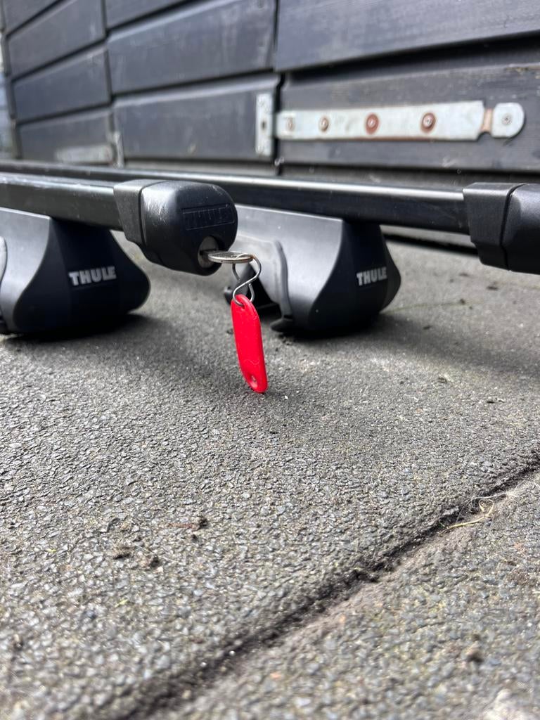 Thule dagdragers (met sleutel), Auto diversen, Dakdragers, Ophalen of Verzenden, Zo goed als nieuw