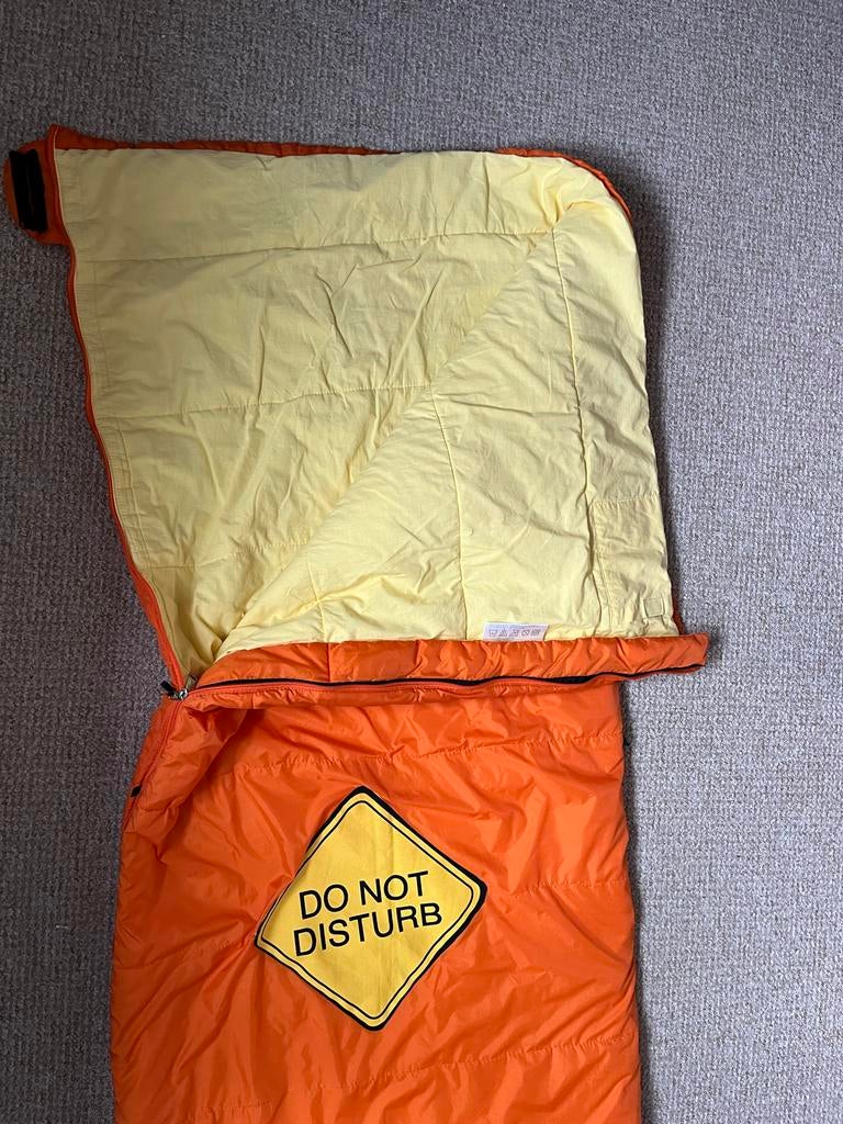 Coleman Slaapzak 145cm x 70cm met 'Do Not Disturb', Caravans en Kamperen, Slaapzakken, Ophalen of Verzenden, Zo goed als nieuw