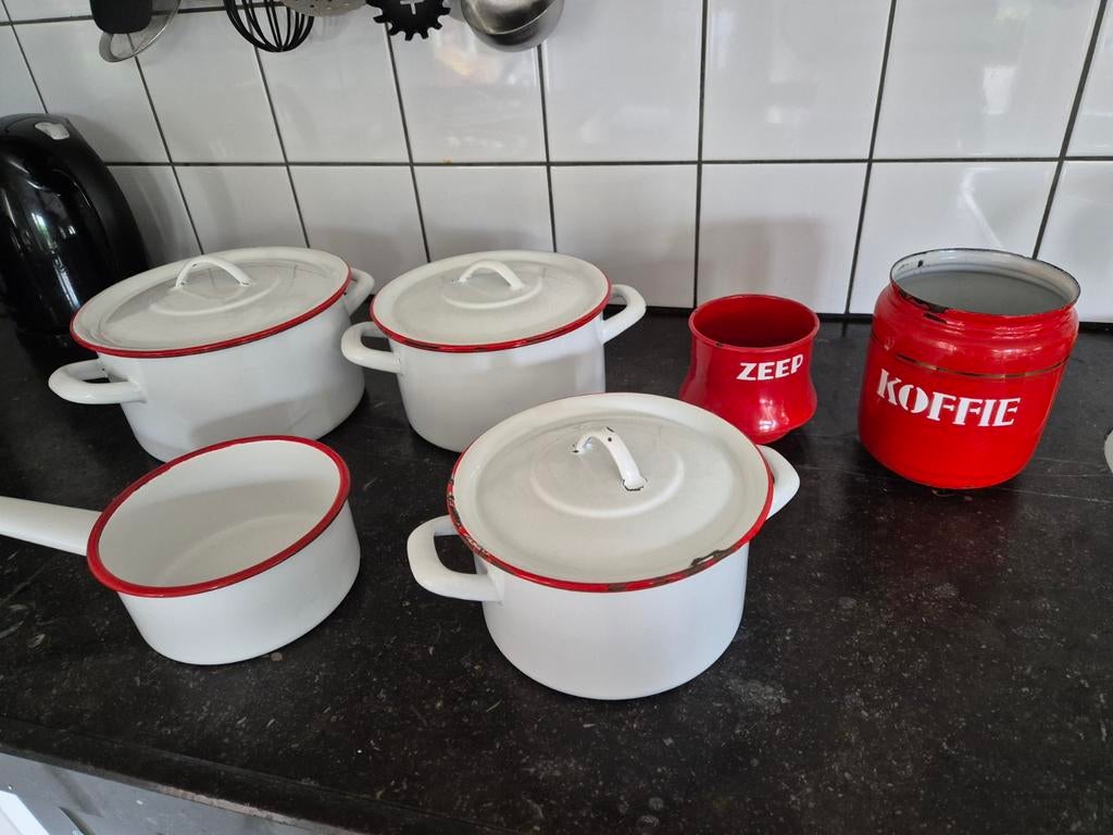 Emaille pannenset met deksels, koffie- en zeepbus, Antiek en Kunst, Antiek | Emaille, Ophalen of Verzenden