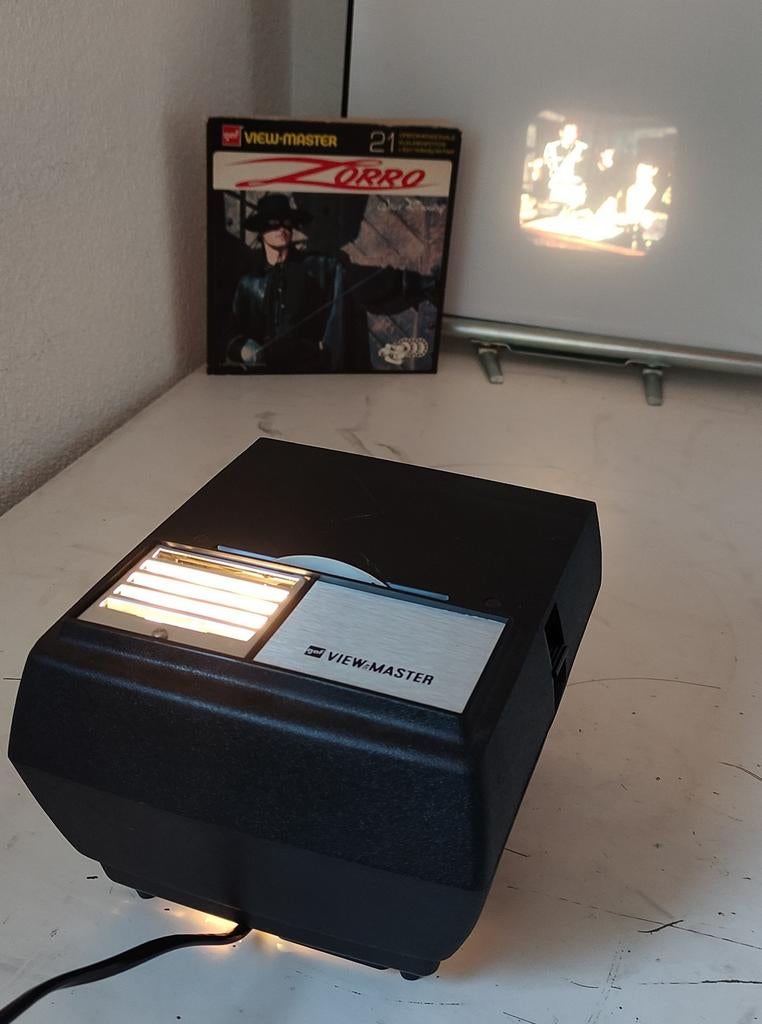 GAF VIEWMASTER 411 PROJECTOR met ZORRO 21, Ophalen of Verzenden