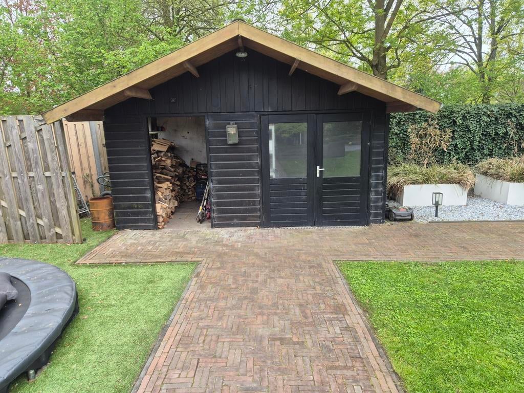 Zwart houten tuinhuis met overkapping en dubbele deuren, Tuinhuis, 250 tot 500 cm, Ophalen of Verzenden, 2 ramen