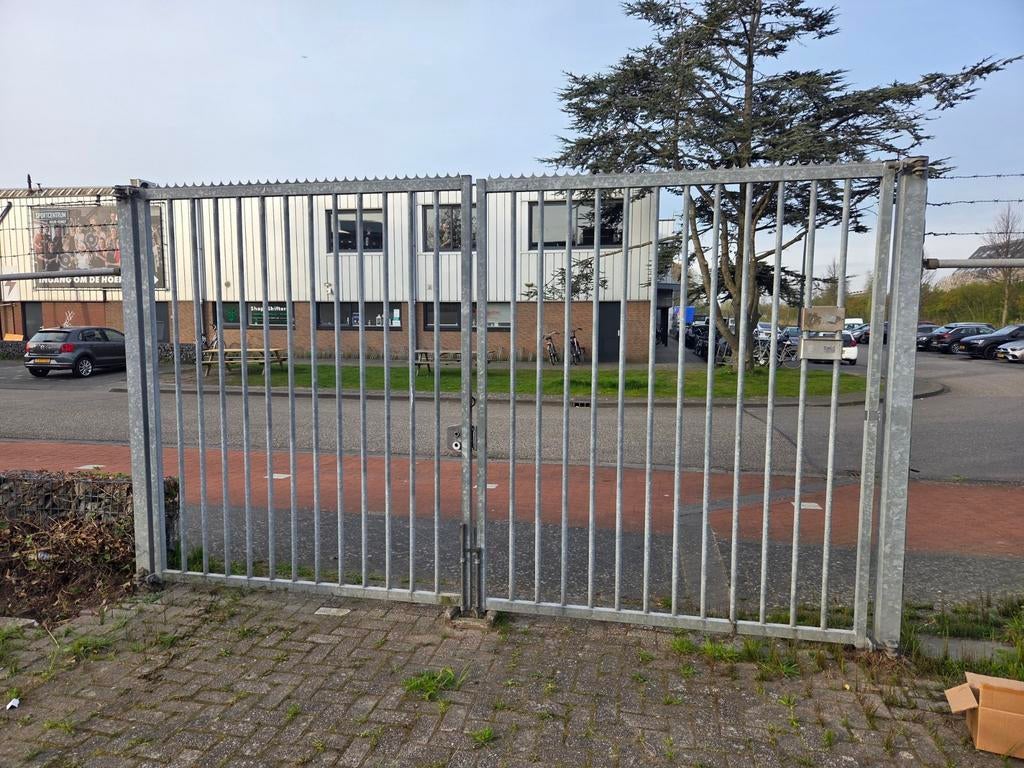 Dubbele draaipoort 4x2.5 verzinkt, Tuin en Terras, Ophalen, Met poort, Gebruikt, Spijlenhekwerk