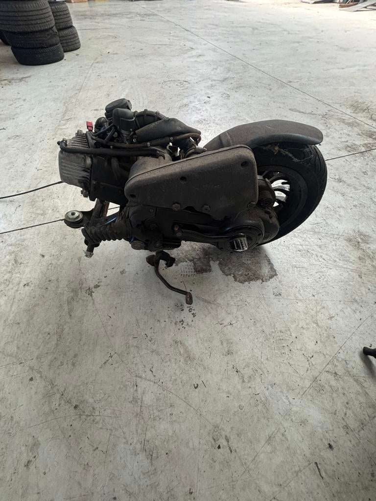 Vespa sprint blok 50cc carburateur, Ophalen, Zo goed als nieuw