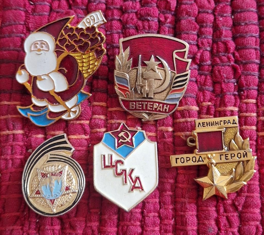 Vintage USSR emblemen. Los te koop., Ophalen of Verzenden, Overige onderwerpen