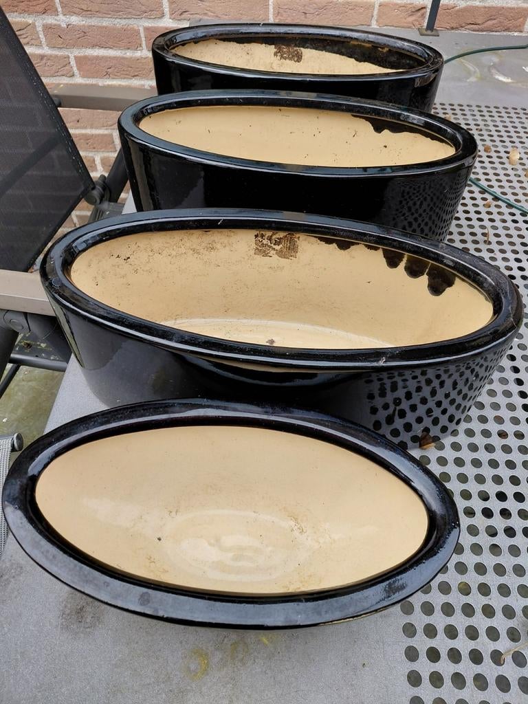 4 zwarte bloempotten, ovaal, glanzend, Tuin en Terras, Bloempotten, 25 tot 40 cm, Gebruikt, Ophalen of Verzenden, Minder dan 40 cm