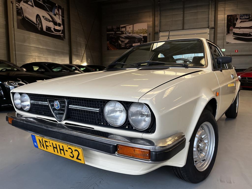 Alfa Romeo Alfasud 1.5 Sprint Plus (bj 1979), Auto's, Oldtimers, Voorwielaandrijving, Stof, 95 pk, Wit
