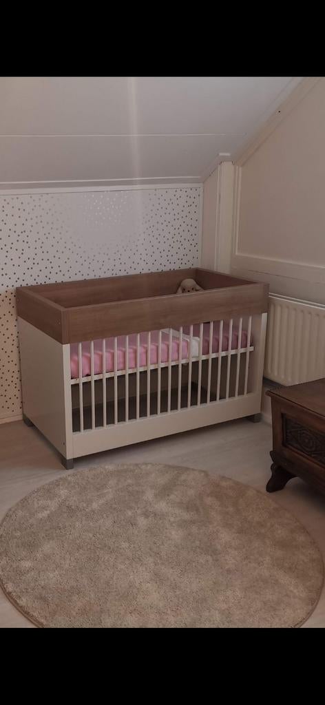 Ledikanje wit met bruin van vroomshoop, Kinderen en Baby's, Kinderkamer | Complete kinderkamers, Ophalen of Verzenden, Zo goed als nieuw