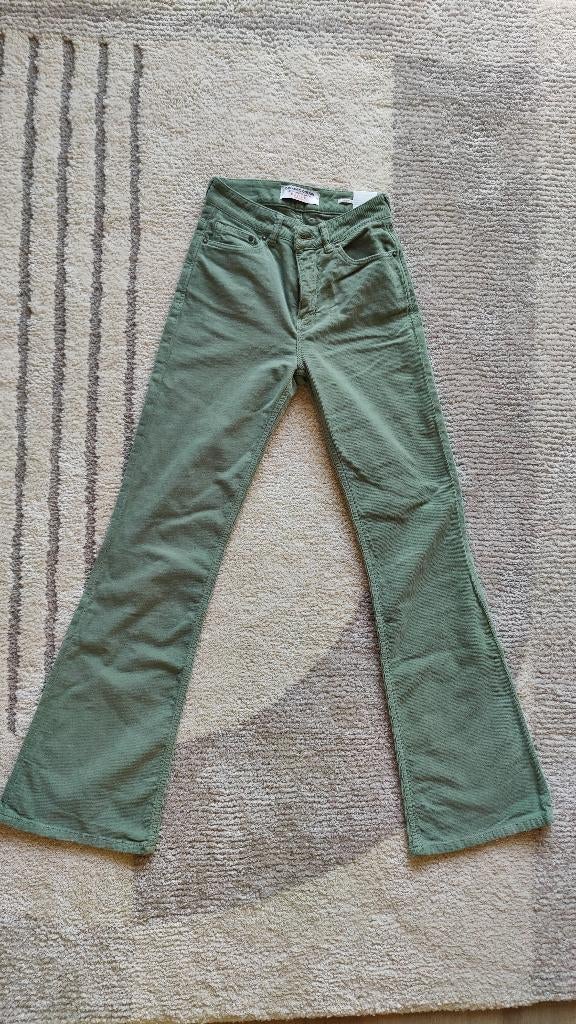 Kuyichi Saliegroene flared jeans W25 L32 NIEUW, Kleding | Dames, Spijkerbroeken en Jeans, Overige kleuren, Nieuw, Ophalen of Verzenden