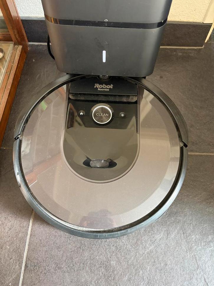 iRobot Roomba i7+ robotstofzuiger met clean base, Witgoed en Apparatuur, Stofzuigers, Gebruikt, Robotstofzuiger, Reservoir, Ophalen